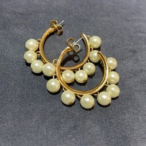 Beautiful earrings with pearls